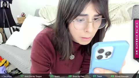 Snapshot of itschloelaurent chatting on May 20, 6:47 pm itschloelaurent online show from May 20, 6:47 pm