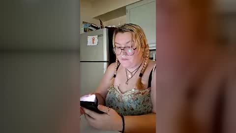 Snapshot of itsglitch222 chatting on August 6, 3:36 pm Itsglitchh222 online show from August 6, 3:36 pm