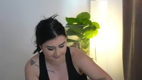 Snapshot of itskendraa chatting on May 2, 11:37 am Kendra online show from May 2, 11:37 am