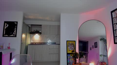 Snapshot of itslau_ chatting on December 18, 3:37 am lau online show from December 18, 3:37 am