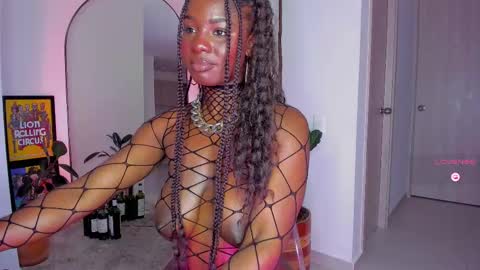 Snapshot of itslau_ chatting on March 8, 5:38 am lau online show from March 8, 5:38 am