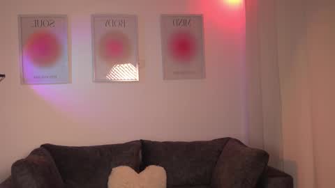 Snapshot of itslau_ chatting on December 23, 1:58 am lau online show from December 23, 1:58 am