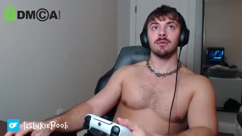 Snapshot of itslukiepooh chatting on November 15, 10:15 pm Itslukiepooh online show from November 15, 10:15 pm