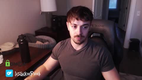 Snapshot of itslukiepooh chatting on March 18, 10:46 pm Itslukiepooh online show from March 18, 10:46 pm