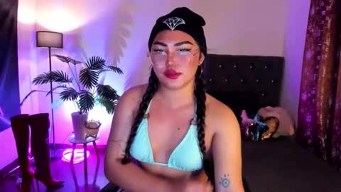 Snapshot of itsmemoiraa69 chatting on April 13, 11:37 am itsmemoiraa69 online show from April 13, 11:37 am