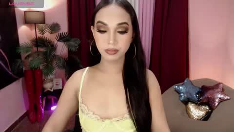 Snapshot of itsmesofiaa69 chatting on November 11, 6:52 pm Sofia online show from November 11, 6:52 pm