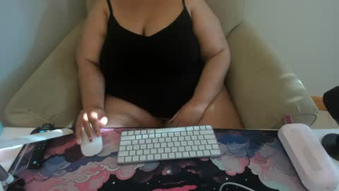 Snapshot of itsmistressxxx chatting on June 16, 10:34 pm EBONYBBW online show from June 16, 10:34 pm