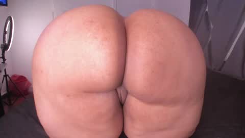 Snapshot of itsmoon_swt_ chatting on April 30, 8:57 pm Moon online show from April 30, 8:57 pm