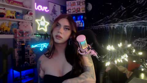 Snapshot of itsnickibabyy chatting on January 26, 11:08 pm Nicki Foxx online show from January 26, 11:08 pm