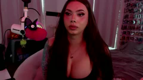 Snapshot of itsnickibabyy chatting on May 3, 9:43 pm Nicki Foxx online show from May 3, 9:43 pm