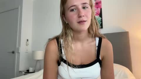 Snapshot of itsssosierra chatting on December 16, 3:19 am Sierra online show from December 16, 3:19 am