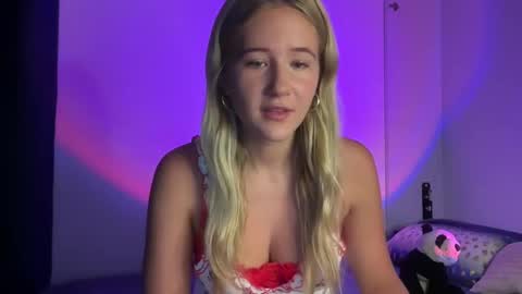 Snapshot of itsssosierra chatting on February 26, 7:49 pm Sierra online show from February 26, 7:49 pm