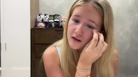 Snapshot of itsssosierra chatting on October 21, 12:00 am Sierra online show from October 21, 12:00 am