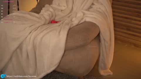 Snapshot of itsyaraa chatting on December 19, 12:34 am SABRINA. online show from December 19, 12:34 am