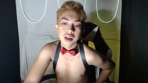 Snapshot of itsyourcummerboy_xx chatting on April 11, 10:19 am Kyle online show from April 11, 10:19 am