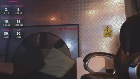 Snapshot of itszairen chatting on February 11, 4:17 am itszairen online show from February 11, 4:17 am