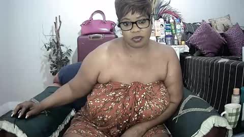 itumeleng74 online show from January 22, 7:03 am