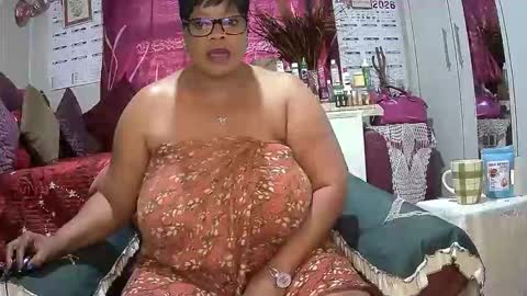 itumeleng74 online show from March 10, 5:45 am