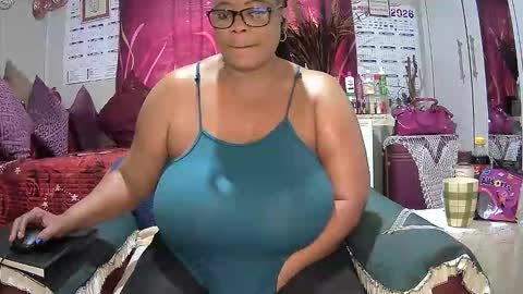 Snapshot of itumeleng74 chatting on April 24, 5:43 am itumeleng74 online show from April 24, 5:43 am