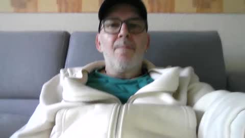 itunixx63 online show from October 20, 7:31 am