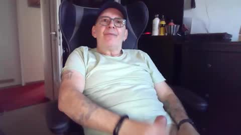 itunixx63 online show from October 21, 8:26 am