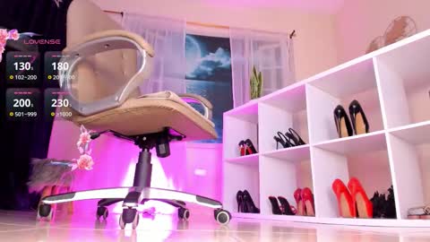 Snapshot of itzel__ chatting on November 17, 1:39 pm Call me Itzel online show from November 17, 1:39 pm