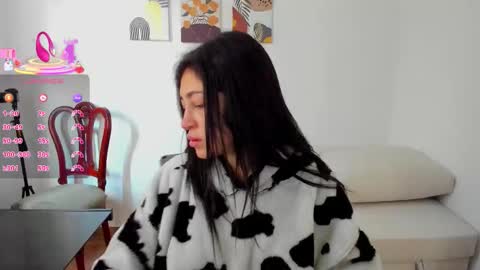 Snapshot of itziar_cailanie chatting on October 26, 2:56 pm Itziar  online show from October 26, 2:56 pm