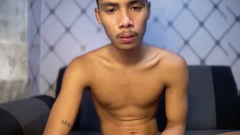 Snapshot of itzme_urboy chatting on May 13, 3:26 am itzme_urboy online show from May 13, 3:26 am