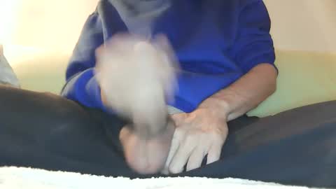 Snapshot of iuuuf2 chatting on December 27, 4:36 am Iuuuf2 or Samel online show from December 27, 4:36 am