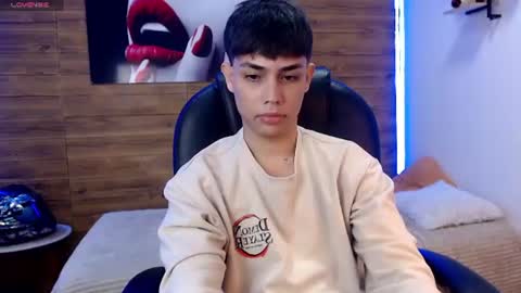 Snapshot of ivan_cooper chatting on August 9, 3:23 am Ivan Follow me please online show from August 9, 3:23 am