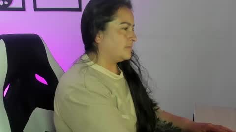 Snapshot of ivana_kyle chatting on June 30, 4:46 am ivana online show from June 30, 4:46 am