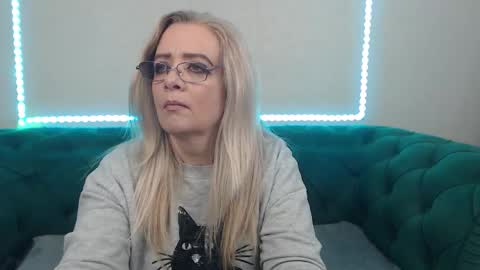 Snapshot of ivanacharm chatting on February 8, 4:38 am ivanacharm online show from February 8, 4:38 am