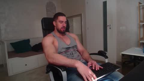 IvanHydee online show from February 3, 5:38 am