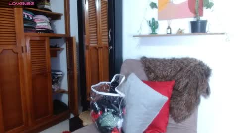 Snapshot of ivanna_dl chatting on May 11, 1:22 am Ivanna online show from May 11, 1:22 am