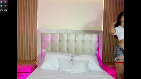 Snapshot of ivanna_yelena chatting on February 15, 1:24 am Ivanna online show from February 15, 1:24 am