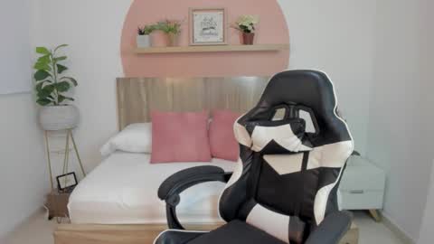 I V E T T E online show from February 3, 12:21 pm