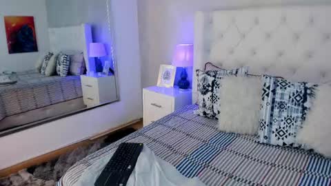 Snapshot of ivi_jones_ chatting on April 17, 9:18 pm Ivi jones online show from April 17, 9:18 pm