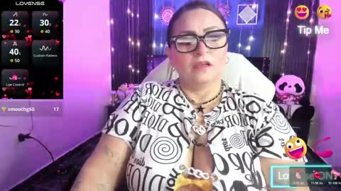 Snapshot of ivonnee17_ chatting on April 22, 4:15 am Ivonne online show from April 22, 4:15 am