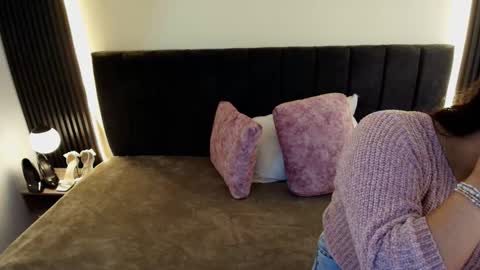 I V O N N E R O S S online show from March 16, 11:58 am