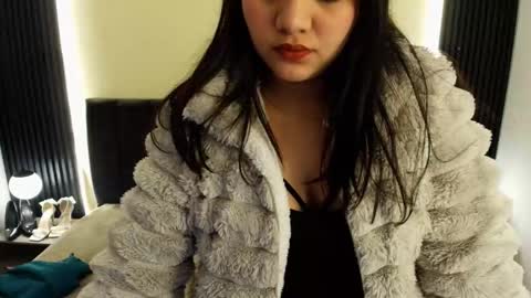 I V O N N E R O S S online show from March 19, 12:20 pm