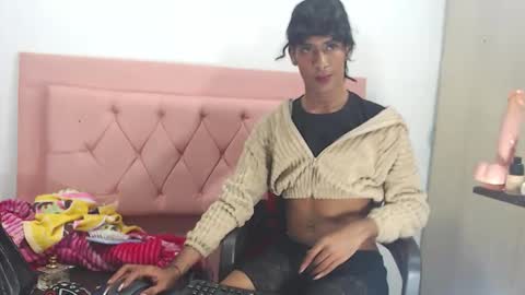 ivonneth online show from February 17, 12:23 pm