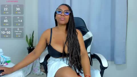 Snapshot of ivonsanchez chatting on June 4, 10:43 am IVONSANCHEZ online show from June 4, 10:43 am