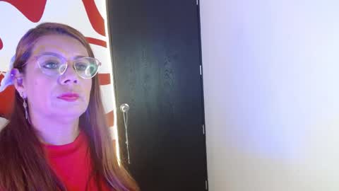 Snapshot of ivory_mistress chatting on May 19, 1:39 pm ivory_mistress online show from May 19, 1:39 pm