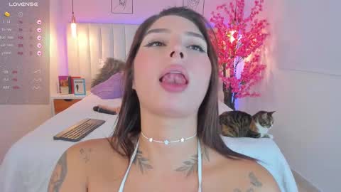 Snapshot of ivy___collins chatting on February 20, 10:59 pm maria online show from February 20, 10:59 pm