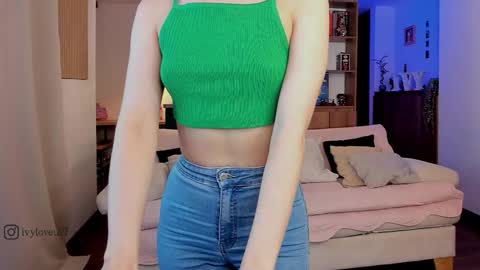 Snapshot of ivy_love33 chatting on September 23, 3:20 am Ivy  online show from September 23, 3:20 am