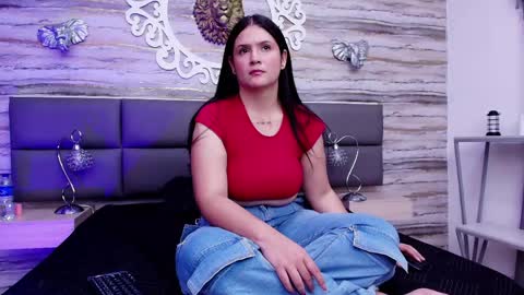 Snapshot of ivy_lux33 chatting on May 22, 1:28 pm online show from May 22, 1:28 pm