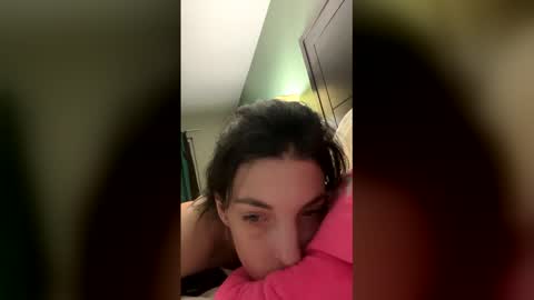 Snapshot of ivy_rose90 chatting on March 11, 5:24 am ivy_rose90 online show from March 11, 5:24 am