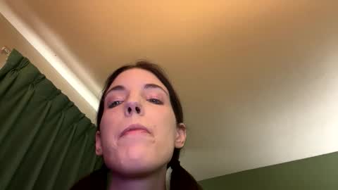 Snapshot of ivy_rose90 chatting on April 1, 6:16 pm ivy_rose90 online show from April 1, 6:16 pm