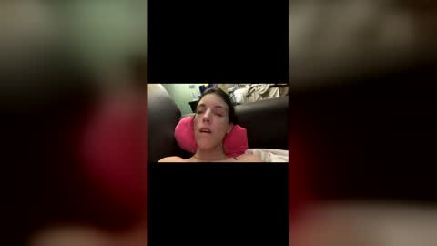 Snapshot of ivy_rose90 chatting on May 7, 5:35 am ivy_rose90 online show from May 7, 5:35 am