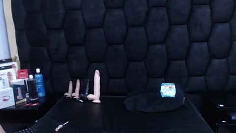 ivy_skinny online show from November 25, 9:15 pm